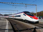 SBB - ETR 503 018 beim verlassen des Bahnhof Thun am 28.10.2016