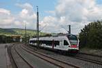 RABe 521 202 am Mittag des 20.09.2017, als dieser aus dem Bahnhof von Welschingen-Neuhausen als R (Engen - Konstanz) gen Singen (Hohentwiel) fuhr.