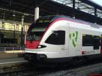 Der RABe 521 004 steht im Bahnhof Olten zur Abfahrt bereit.