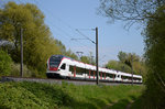 Bei Hegne an der KBS 720 sind am 4. Mai 2016 RABe 521 202 und 204 als SBB 87694 von Konstanz nach Engen unterwegs.