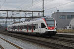 RABe 523 010, auf der S26, durchfährt am 27.02.2023 den Bahnhof Rupperswil.