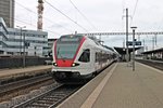 Ausfahrt am 14.05.2015 von RABe 523 039 als S3 nach Olten aus dem Bahnhof von Pratteln.