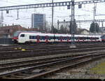 SBB - RABe 523 103 abgestellt im Bahnhofsareal in Biel am 18.12.2022