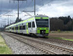 BLS - Triebzüge RABe 525 017 + 525 025 unterwegs bei Lyssach am 09.04.2022