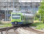 BLS - Triebzug RABe 525 009-7 bei der einfahrt in den Bahnhof in Kerzers am 25.07.2016