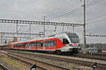 RABe 526 051-8 der SOB durchfährt den Bahnhof Muttenz. Die Aufnahme stammt vom 07.01.2021.