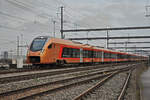 RABe 526 204 Traverso der SOB, durchfährt den Bahnhof Muttenz. Die Aufnahme stammt vom 07.01.2021.