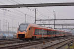 RABe 526 202 Traverso der SOB durchfährt den Bahnhof Muttenz. Die Aufnahme stammt vom 04.01.2021.