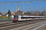 RBDe 560 295-8, auf der S29, wartet beim Bahnhof Rupperswil.