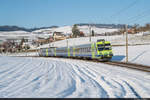 Am 10.01.2021 ist BLS RBDe 566 II 236 als Regio 6425 von Solothurn nach Thun unterwegs und konnte hier bei tollem Schnee in Biglen aufgenommen werden.