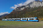 RhB ABe4/16 3165 Capricorn Taufname  WEISSFLUH , VBZ-Design blau/weiß am 29.10.26 bei Felsberg.