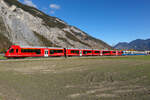 RhB - Triebzug ABe 4/16 3152 in rot und ein blauer am 29.10.26 bei Felsberg.
