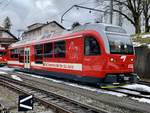 Der Triebwagen Be 4/4 653  L'Apollon  der CJ der am 29.1.21 Solo vor der Werkstatt in Tramelan ebgestellt ist.