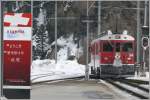 Der Name  Hakone  am Triebwagen ABe 4/4 III 54 und die Begr�ssungstafel in St.Moritz zeigen die Verbundenheit mit den japanischen G�sten und weiteren asiatischen Touristen.