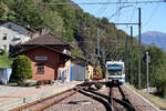 Schöne Bahnstation im Centovalli: ABe 4/6 53 von Locarno angekommen wartet auf die Rückfahrt in Camedo.