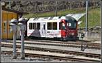 ABe 8/12 3512 mit ABB-Werbung pausiert hinter dem Depot von Poschiavo.