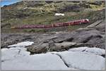 Bernina Express PE961 mit ABe ABe 8/12 3510 am Ufer des Lago Bianco.