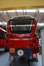 Mehrsystem Triebwagen f�r die RHB in den Montagehallen der Stadler Rail, aufgenommen anl�ssig der Generalversammlung des Vereins Rollmaterialverzeichniss Schweiz.(25.04.2009)