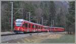 RE1044 aus Davos ist mit einem Allegra bei Malans unterwegs.