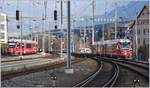 ABe 4/16 3102 und ABe 8/16 3515 beidseits der SBB Geleise im Bahnhof Chur.