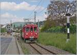 Der RhB Bernina Bahn ABe 4/4 I N° 35 verlässt Blonay in Richtung Chamby und passiert in Kürze das Ausfahrsignal von Blonay (Hippschen Wendescheibe).