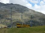 Die alten Bernina Triebwagen ABe 4/4 N�30 und 34 auf dem Weg Richtung S�den bei der Ausfahrt in Bernina Suot am 17.09.2009