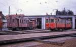 Alte Triebfahrzeuge in Langenthal (Oberaargau - Jura - Bahn OJB): Der Zweiachs-Triebwagen 14 und der BDe4/4 1 der OJB (1907 erbaut von Ringhoffer / Alioth, 1962 mit neuen Führerständen, heute Triebwagen für Sonderfahrten). 26.April 1970.  