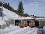 Im verschneiten Bahnhof von Winteregg kreuzen sich die beiden BLM Be 4/4 21 und Be 4/4 31  Lisi . 

16. Januar 2024