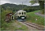  Il était une fois... les années 40 / Es war einmal: die 40er Jahre  - Schwach ausgelastete Verbindungen konnten mit den neuen modernen Triebwagen kostengünstig ohne Wagen und Rangiermanöver angeboten werden. Der GFM Historique Ce 4/4 131 (Baujahr 1943) wartet in Cornaux auf die Abfahrt. Der Triebwagen ist auf der Fahrt als Zug 31354/55E von Chaulin nach Chamby via Cornaux; eine äußerst gelungen neue Verbindung der B-C. 
10. Sept. 2022