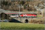 Der Zentralbahn  zb  De 110 022-1 mit einem IR von Interlaken Ost nach Luzern zwischen Ringenberg und Niederried. 
05.02.2011 