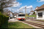 Am 15.04.2022 fährt TRN BDe 4/4 3 gerade aus dem Bahnhof Les Brenets aus in Richtung Le Locle