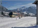 Ein MOB Be 4/4 mit Bt und ABt ( Lenkerpendel ) als Regionalzug 2418 von Rougemont nach Zweisimmen im sanften Gegenlicht bei Gstaad.