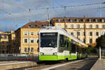 Die Endhaltestelle der R15 mit dem Be 4/8 035 am Place Pury in Neuchatel am 06.10.2025, im Hintergrund das Beau Rivage Hotel 
