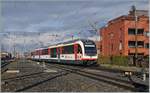 Von Interlaken kommend erreicht der halbe  Adler  150 101-1 und der  Fink  160 002-8 der Zentralbahn als IR 2919 nach Luzern den Bahnhof von Meiringen.