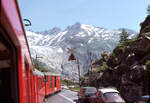 Matterhorn-Gotthard-Bahn - damals war der Gletscher (Rhonegletscher) noch zu sehen, als der Regelzug (allerdings nur im Sommer) die Bergstrecke über die Furka noch befuhr.
