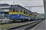 Der BOB ABeh 4/4 313 wartet mit seinem Regionalzug in Interlaken Ost auf den nächsten Einsatz.