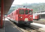 Hier eine Regionalbahn nach G�schenen, bei der Einfahrt am 25.7.2009 in Andermatt.
