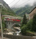 Ein zug der MGB (Matterhorn Gotthard-Bahn) fahrt am 27.