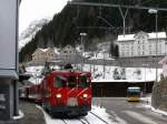 Der Gep�chtriebwagen MGB 96 Deh4/4II ist gerade mit R618 von Andermatt in G�schenen eingetroffen.