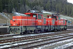 BLS 132 steht mit 135 (hinterer Lok) am 1 Januar 2020 in Kandersteg.