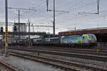 Siemens Vectron 475 411-5 der BLS durchfährt den Bahnhof Pratteln. Die Aufnahme stammt vom 01.02.2022.