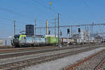 Siemens Vectron 475 403-2 der BLS durchfährt den Bahnhof Pratteln. Die Aufnahme stammt vom 19.03.2022.