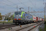 Siemens Vectron 475 423-0 der BLS durchfährt den Bahnhof Pratteln. Die Aufnahme stammt vom 29.04.2022.