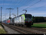 BLS - Loks 475 401-6 und 193 716 unterwegs mit Güterzug bei Lyssach am 20.02.2020