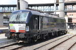 Die X4 E 715 von MRCE, gemietet an die BLS, stand am 15 Mai im Bahnhof von Spiez abgestellt und wartete auf ihren nächsten Einsatz im Güterverkehr.