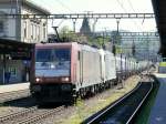 Crossrail - Loks 185 591-5 mit 185 581-6 vor Güterzug bei durchfahrt im Bahnhof Liestal am 20.04.2014