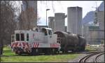 Em 9885 5847 011-4 verlasst das Holcimwerk Richtung Bahnhof Untervaz-Trimmis. (29.03.2012)