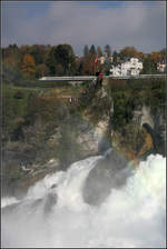 Über dem Wasserfall -    Cisalpino-Triebzug bei Neuhausen am Rheinfall.