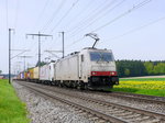 Crossrail - Loks 186 908-6 und 186 904-9 vor Güterzug unterwegs bei Lyssach am 30.04.2016