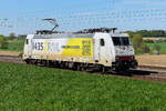 Die von Akiem an 1435 railway operations GmbH & Co. vermietete 185 581-6 ist am 27.04.26 bei Vierkirchen als Lz vorbeigerauscht. Später stand sie bei der Raffinerie Vohburg / Donau, aber da wollte ich nicht warten bis die sich irgendwann nochmal bewegt. Lieber weiterfahren auf weitere Motivsuche.